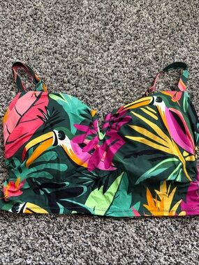Tropical Toucan Print Bikini Top - Vibrant Multicolor
